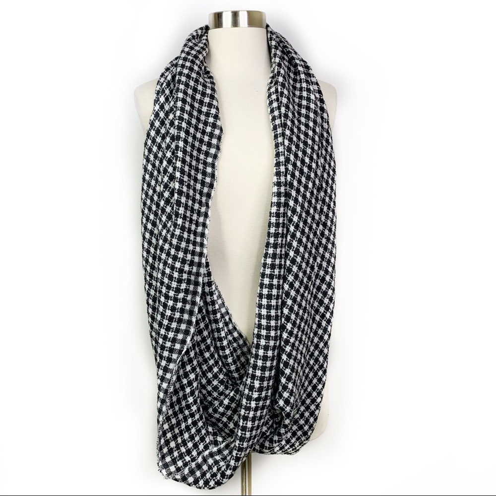 Stitch Fix Infinity Scarf black and white - Picture 4 of 6